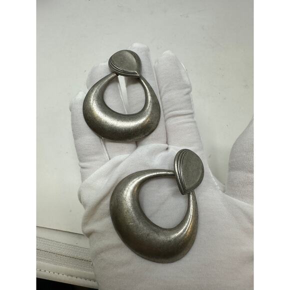 Vintage Dangle Drop Earrings Silver Tone Metal Teardrop Shaped - Picture 4 of 5